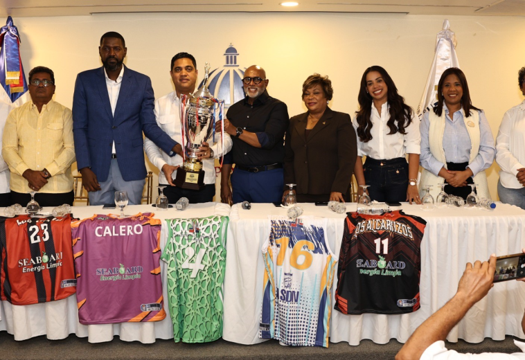 Kelvin Cruz duplica apoyo del baloncesto superior de Abasado