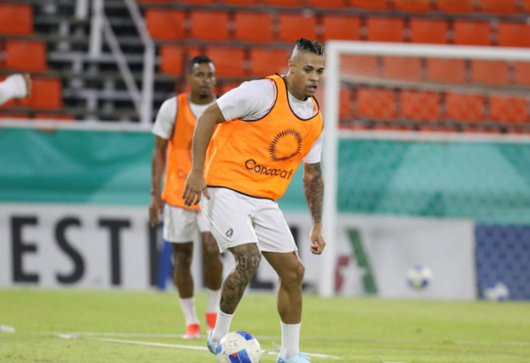 Firpo y Mariano encabezan convocatoria de RD ante El Salvador en Ventana FIFA