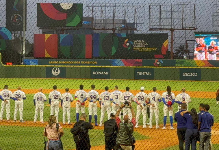 RD se presenta en el Quisqueya y rinde homenaje al juego ante los Tigers