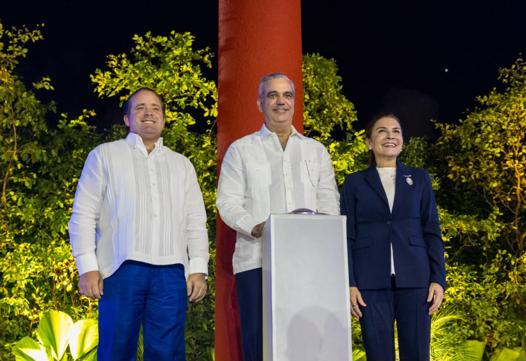 Abinader y Carolina inauguran Parque Deportivo Paseo 30 de Mayo