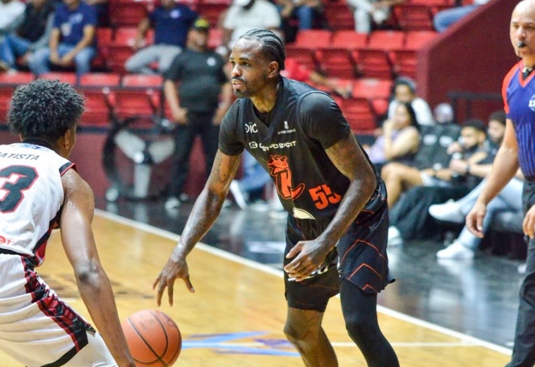 Reales derrotan a Gigantes con canasto decisivo de Rey Abad