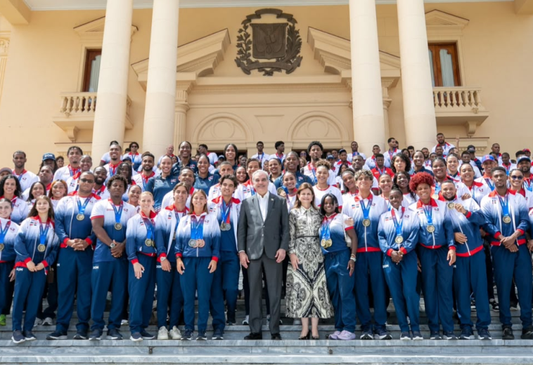 Abinader anuncia incorporación de medallistas al PARNI