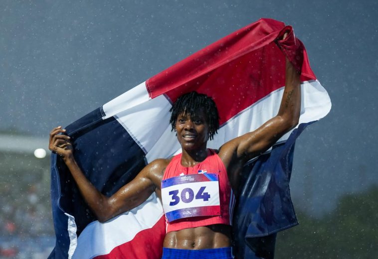 Marileidy Paulino gana el oro de los 400 metros femeninos e impone récord
