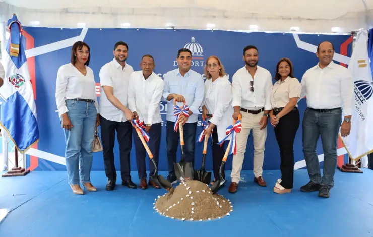Kelvin Cruz inicia construcción de multiuso en Los Cacaos